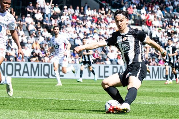 FOOTBALL : SCO Angers vs Lille OSC - Ligue 1 - JournÃ e 31 - 27 04 2025 Esteban Lepaul (ANGERS SCO) AngersFrance  Copyright: xBaptistexAutissierx