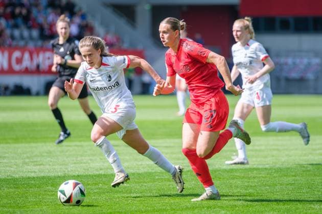 Nia Szenk (13, SC Freiburg) und Klara Bühl (17, FC Bayern München) beim Spiel FC Bayern München v SC Freiburg, Fußball, Frauen, Google Pixel Frauen-Bundesliga, 2024 2025, 20.Spieltag am 27.04.2025 in München, FC Bayern Campus. DFL and DFB regulations prohibit any use of photographs as image sequences and or quasi-video. Bayern Deutschland