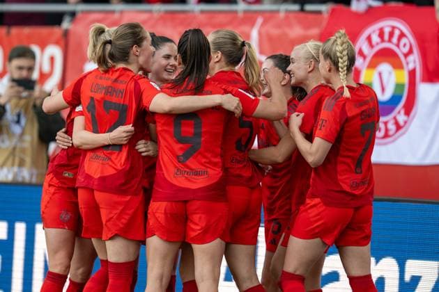 Torjubel zum 2:1. FC Bayern Frauen, FC Bayern Frauen Muenchen vs. SC Freiburg, Google Pixel Frauenbundesliga, 20. Spieltag, 27.04.25 DFB regulations prohibit any use of photographs as image sequences and or quasi-video. (kolbert-press) Muenchen Bayern Deutschland