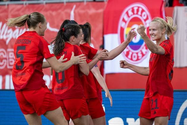 Torjubel zum 2:1. Magdalena Eriksson 5 (FC Bayern Muenchen Frauen), Tuva Hansen 6 (FC Bayern Muenchen Frauen)Jovana Damnjanovic 9 (FC Bayern Muenchen Frauen), Pernille Harder 21 (FC Bayern Muenchen Frauen), FC Bayern Frauen Muenchen vs. SC Freiburg, Google Pixel Frauenbundesliga, 20. Spieltag, 27.04.25 DFB regulations prohibit any use of photographs as image sequences and or quasi-video. (kolbert-press) Muenchen Bayern Deutschland