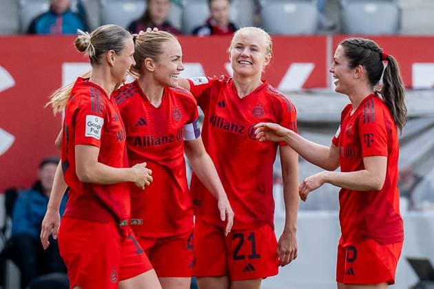 Klara Buehl (FC Bayern Muenchen Frauen, 17), Pernille Harder (FC Bayern Muenchen Frauen, 21) und Tuva Hansen (FC Bayern Muenchen, 6) bejubeln mit Glodis Perla Viggosdottir (FC Bayern Muenchen Frauen, 4) deren Tor zum 3:1 FC Bayern Muenchen Frauen vs. SC Freiburg, Fussball, Google Pixel Frauen-Bundesliga, 20. Spieltag, Saison 2024 2025, 27.04.2025. (DFL DFB REGULATIONS PROHIBIT ANY USE OF PHOTOGRAPHS as IMAGE SEQUENCES and or QUASI-VIDEO). FC Bayern Muenchen Frauen vs. SC Freiburg, Fussball, Google Pixel Frauen-Bundesliga, 20. Spieltag, Saison 2024 2025, 27.04.2025. Muenchen Copyright: xEibner-Pressefoto HeikexFeinerx EP_HFR