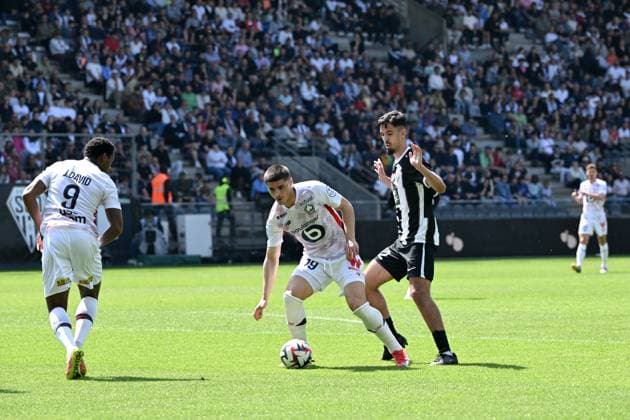 Angers SCO v LOSC Lille - Ligue 1 McDonald s 2024 2025 19 Matias Fernandez PARDO (losc) - 12 Zinedine OULD KHALED (sco) during the Ligue 1 McDonald s match between Angers and Lille at Stade Raymond Kopa on April 27, 2025 in Angers, France. Angers France  Copyright: xFEPx 776313174