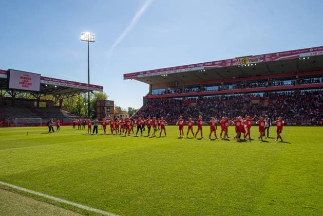 Fussball, Frauen, Saison 2024 2025, 2. Bundesliga (23. Spieltag), 1. FC Union Berlin - Borussia Mönchengladbach, Union feiert den Aufstieg in die 1. Bundesliga, 27.04.2025, Copyright: xSebastianxRäppold MatthiasxKochx
