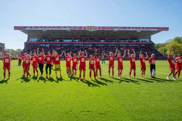 Fussball, Frauen, Saison 2024 2025, 2. Bundesliga (23. Spieltag), 1. FC Union Berlin - Borussia Mönchengladbach, Union feiert den Aufstieg in die 1. Bundesliga, 27.04.2025, Copyright: xSebastianxRäppold MatthiasxKochx