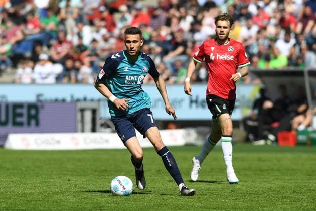 Dejan Ljubicic (1. FC Köln) in Aktion, am Ball, Einzelaktion waehrend des Spiels der 2. Bundesliga zwischen Hannover 96 und 1. FC Köln in der Heinz von Heiden Arena am 27. April 2025 in Hannover, Deutschland. (Foto von Ralf Treese DeFodi Images) +++ Dejan Ljubicic (1. FC Köln) controls the ball during the 2. Bundesliga match between Hannover 96 and 1. FC Köln at Heinz von Heiden Arena on April 27, 2025 in Hanover, Germany. (Photo by Ralf Treese DeFodi Images) DFB DFL REGULATIONS PROHIBIT ANY USE OF PHOTOGRAPHS AS IMAGE SEQUENCES AND OR QUASI-VIDEO. (Photo by Ralf Treese DeFodi Images)