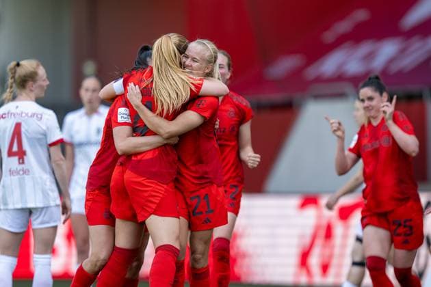 Torjubel zum 3:1 Glodis Perla Viggosdottir 4 (FC Bayern Muenchen Frauen), Pernille Harder 21 (FC Bayern Muenchen Frauen), FC Bayern Frauen Muenchen vs. SC Freiburg, Google Pixel Frauenbundesliga, 20. Spieltag, 27.04.25 DFB regulations prohibit any use of photographs as image sequences and or quasi-video. (kolbert-press) Muenchen Bayern Deutschland