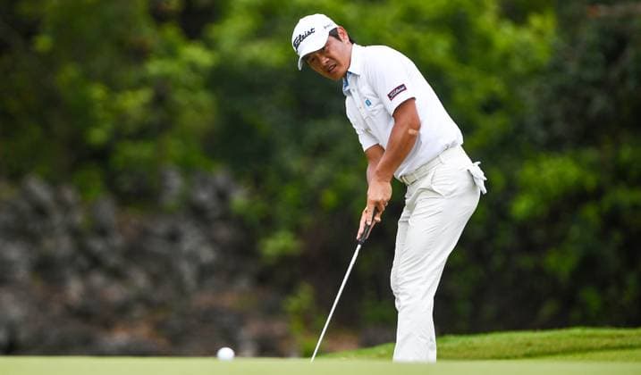(250427) -- HAIKOU, April 27, 2025 -- Xiao Bowen of China competes during the round 4 at the Hainan Classic golf tournament of the DP World Tour in Haikou, south China s Hainan Province, April 27, 2025. ) (SP)CHINA-HAIKOU-GOLF-DP WORLD TOUR-HAINAN CLASSIC-ROUND 4 (CN) YangxGuanyu 