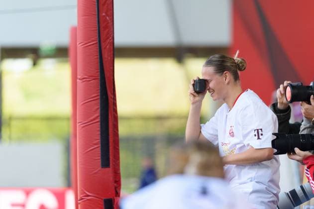 Klara Buehl (17 FC Bayern Munich) taking a picture of her teammates after winning the championchip after the Google Pixel Frauen Bundesliga match between FC Bayern Munich and SC Freiburg at FC Bayern Campus, Munich, Germany. (Sven Beyrich SPP) Copyright: xSvenxBeyrich SPPx spp-en-SvBe-20250427-D4S_0451