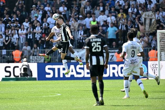 Angers SCO v LOSC Lille - Ligue 1 McDonald s 2024 2025 18 Bafode DIAKITE (losc) - 19 Esteban LEPAUL (sco) during the Ligue 1 McDonald s match between Angers and Lille at Stade Raymond Kopa on April 27, 2025 in Angers, France. Angers France  Copyright: xFEPx 776313174