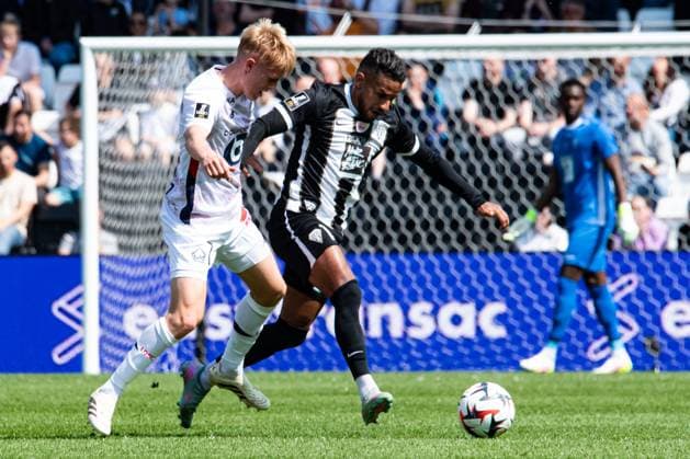 FOOTBALL : SCO Angers vs Lille OSC - Ligue 1 - JournÃ e 31 - 27 04 2025 Hakon Arnar Haraldsson (Lille OSC) Jim Allevinah (ANGERS SCO) AngersFrance  Copyright: xBaptistexAutissierx