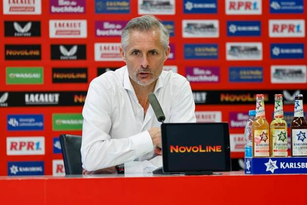 Kees van Wonderen (FC Schalke 04, Trainer) bei der Pressekonferenz , Deutschland, Fussball, 2. Bundesliga, 31.Spieltag, 2024 2025, 1.FC Kaiserslautern vs. FC Schalke 04, 27.04.2025, Fritz-Walter-Stadion, Kaiserslautern, Deutschland DFL REGULATIONS PROHIBIT ANY USE OF PHOTOGRAPHS AS IMAGE SEQUENCES AND OR QUASI-VIDEO. Kaiserslautern Fritz-Walter-Stadion Baden-Württemberg Deutschland *** Kees van Wonderen FC Schalke 04, Coach at the press conference , Germany, Soccer, 2 Bundesliga, Matchday 31, 2024 2025, 1 FC Kaiserslautern vs FC Schalke 04, 27 04 2025, Fritz Walter Stadion, Kaiserslautern, Germany DFL REGULATIONS PROHIBIT ANY USE OF PHOTOGRAPHS AS IMAGE SEQUENCES AND OR QUASI VIDEO Kaiserslautern Fritz Walter Stadion Baden Württemberg Germany Copyright: xGrantxHubbsx