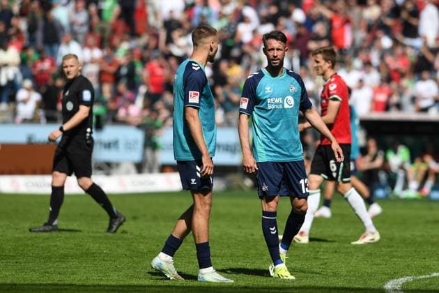 Mark Uth (1. FC Koeln) schaut waehrend des Spiels der 2. Bundesliga zwischen Hannover 96 und 1. FC Köln in der Heinz von Heiden Arena am 27. April 2025 in Hannover, Deutschland. (Foto von Ralf Treese DeFodi Images) +++ Mark Uth (1. FC Koeln) looks on during the 2. Bundesliga match between Hannover 96 and 1. FC Köln at Heinz von Heiden Arena on April 27, 2025 in Hanover, Germany. (Photo by Ralf Treese DeFodi Images) DFB DFL REGULATIONS PROHIBIT ANY USE OF PHOTOGRAPHS AS IMAGE SEQUENCES AND OR QUASI-VIDEO. (Photo by Ralf Treese DeFodi Images)