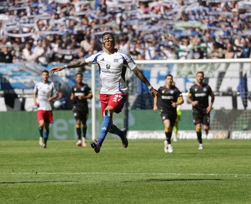 Davie Selke (HSV) Fussball, Herren, Saison 2024 2025, 2.BL, Volksparkstadion, Hamburger SV gegen Karlsruher SC, 1-2 DFL REGULATIONS PROHIBIT ANY USE OF PHOTOGRAPHS AS IMAGE SEQUENCES AND OR QUASI-VIDEO.