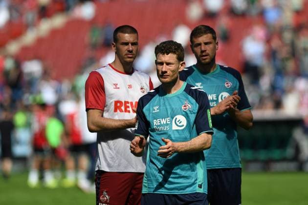Florian Kainz (1. FC Koeln) schaut waehrend des Spiels der 2. Bundesliga zwischen Hannover 96 und 1. FC Köln in der Heinz von Heiden Arena am 27. April 2025 in Hannover, Deutschland. (Foto von Ralf Treese DeFodi Images) +++ Florian Kainz (1. FC Koeln) looks on during the 2. Bundesliga match between Hannover 96 and 1. FC Köln at Heinz von Heiden Arena on April 27, 2025 in Hanover, Germany. (Photo by Ralf Treese DeFodi Images) DFB DFL REGULATIONS PROHIBIT ANY USE OF PHOTOGRAPHS AS IMAGE SEQUENCES AND OR QUASI-VIDEO. (Photo by Ralf Treese DeFodi Images)