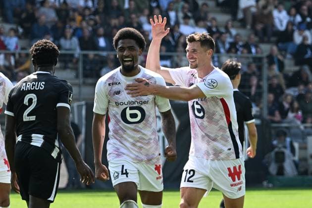 Angers SCO v LOSC Lille - Ligue 1 McDonald s 2024 2025 12 Thomas MEUNIER (losc) - 04 Alexsandro-Victor DE SOUZA RIBEIRO (losc) during the Ligue 1 McDonald s match between Angers and Lille at Stade Raymond Kopa on April 27, 2025 in Angers, France. Angers France  Copyright: xFEPx 776313174