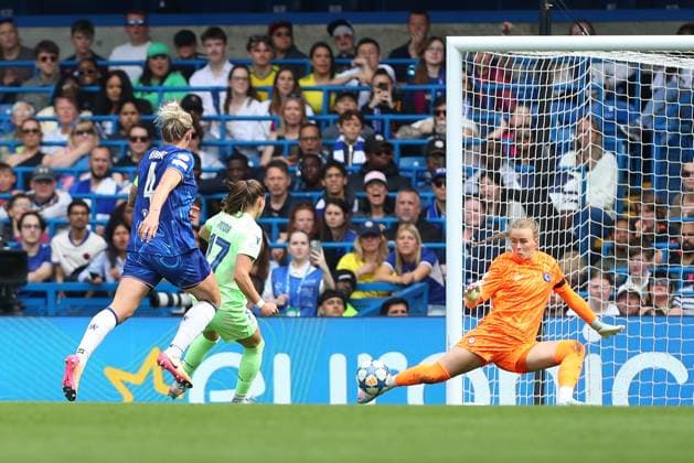 27th April 2025; Stamford Bridge, London, England: UEFA Womens Champions League Football, Semi Final, Second Leg, Chelsea versus Barcelona; Ewa Pajor of Barcelona shot is saved by the outstretched leg of goalkeeper Hannah Hampton of Chelsea  ActionPlus12779799 KatiexChan