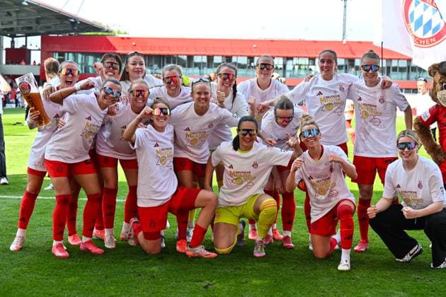 Google Pixel Frauen-Bundesliga; FC Bayern München - SC Freiburg; 27.04.2025 Die Spielerinnen des FC Bayern feiern die Meisterschaft nach dem Heimsieg gegen den SC Freiburg Frauen Bundesliga: FC Bayern Muenchen - SC Freiburg, FC Bayern Campus am 27.04.2025 Copyright: xBEAUTIFULxSPORTS Goldbergx