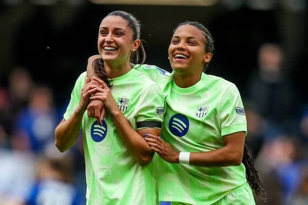 UEFA Women s Champions League Semi-Final Chelsea v Barcelona Jana Fernandez and Esmee Brugts of Barcelona Femeni celebrate after the teams victory following the UEFA Women s Champions League Semi-Final match Chelsea vs Barcelona at Stamford Bridge, London, United Kingdom, 27th April 2025 (Photo by Izzy Poles News Images) London Stamford Bridge Greater London United Kingdom Copyright: xIzzyxPoles NewsxImagesx