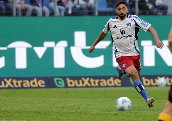 Immanuel Pherai (HSV) Fussball, Herren, Saison 2024 2025, 2.BL, Volksparkstadion, Hamburger SV gegen Karlsruher SC, 1-2 DFL REGULATIONS PROHIBIT ANY USE OF PHOTOGRAPHS AS IMAGE SEQUENCES AND OR QUASI-VIDEO.