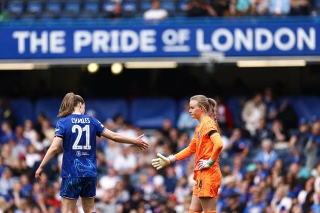 Chelsea v Barcelona Women 27 April 2025, London - UEFA Women s Champions League - Semi Final - Second Leg - Chelsea v Barcelona - Niamh Charles of Chelsea and Chelsea goalkeeper Hannah Hampton look dejected - Photo: Jacques Feeney Offside. London UK Copyright: xJacquesxFeeneyx xOffsidexOffside
