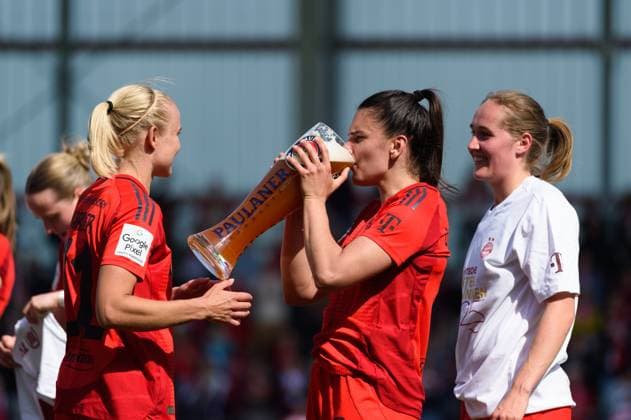 Jovana Damnjanovic (9 FC Bayern Munich) sipping of a big lass of beer after the Google Pixel Frauen Bundesliga match between FC Bayern Munich and SC Freiburg at FC Bayern Campus, Munich, Germany. (Sven Beyrich SPP) Copyright: xSvenxBeyrich SPPx spp-en-SvBe-20250427-D4S_0418