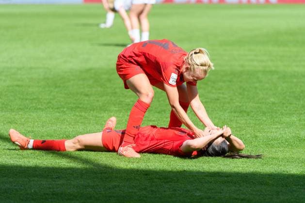 Pernille Harder (21 FC Bayern Munich) and Jovana Damnjanovic (9 FC Bayern Munich) after the final whistle during the Google Pixel Frauen Bundesliga match between FC Bayern Munich and SC Freiburg at FC Bayern Campus, Munich, Germany. (Sven Beyrich SPP) Copyright: xSvenxBeyrich SPPx spp-en-SvBe-20250427-ND5_7319