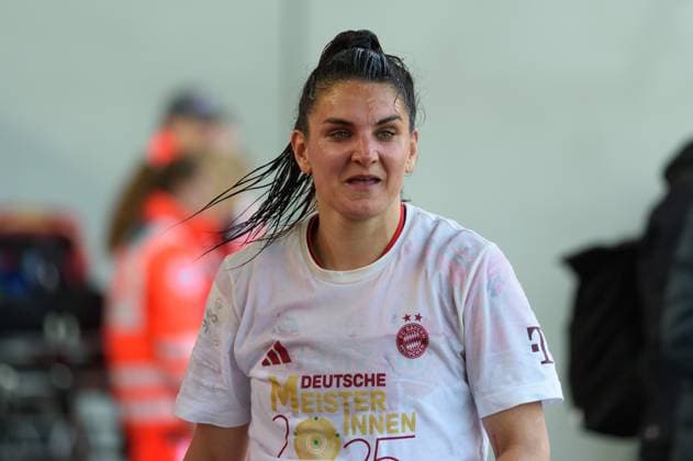 Beer showered Jovana Damnjanovic (9 FC Bayern Munich) after the Google Pixel Frauen Bundesliga match between FC Bayern Munich and SC Freiburg at FC Bayern Campus, Munich, Germany. (Sven Beyrich SPP) Copyright: xSvenxBeyrich SPPx spp-en-SvBe-20250427-D4S_0502