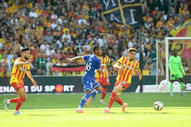 RC Lens v AJ Auxerre - Ligue 1 McDonalds 2024 2025 45 Ado ONAIWU (aja) - 23 Neil EL AYNAOUI (rcl) during the Ligue 1 McDonalds match between Lens and Auxerre at Stade Bollaert-Delelis on April 27, 2025 in Lens, France. Lens France  Copyright: xFEPx 776313134