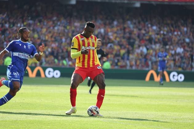 FOOTBALL : RC Lens vs AJ Auxerre - Ligue 1 - 27 04 2025 Abdulai BAH (RC Lens) et Ado ONAIWU (AJ Auxerre) lors du match RC Lens vs AJ Auxerre, Ligue 1, stade Bollaert-Delelis, le 27 avril 2025 - photo Laurent Sanson PsnewZ  Copyright: xLaurentxSANSONx xPsnewZx