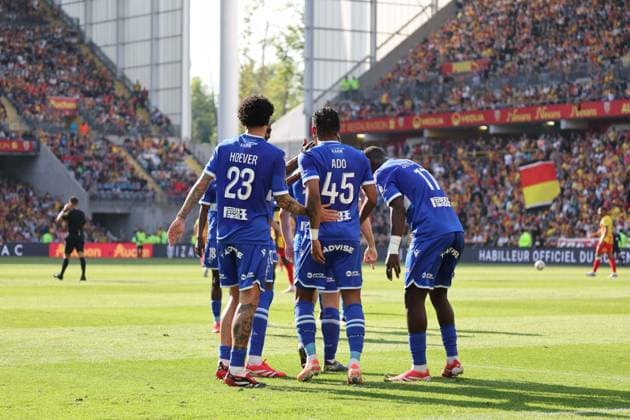FOOTBALL : RC Lens vs AJ Auxerre - Ligue 1 - 27 04 2025 Joie des joueurs de l AJ Auxerre apres le but de Ado ONAIWU (AJ Auxerre) lors du match RC Lens vs AJ Auxerre, Ligue 1, stade Bollaert-Delelis, le 27 avril 2025 - photo Laurent Sanson PsnewZ  Copyright: xLaurentxSANSONx xPsnewZx