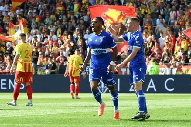 RC Lens v AJ Auxerre - Ligue 1 McDonalds 2024 2025 10 Gaetan PERRIN (aja) - 45 Ado ONAIWU (aja) during the Ligue 1 McDonalds match between Lens and Auxerre at Stade Bollaert-Delelis on April 27, 2025 in Lens, France. Lens France  Copyright: xFEPx 776313134