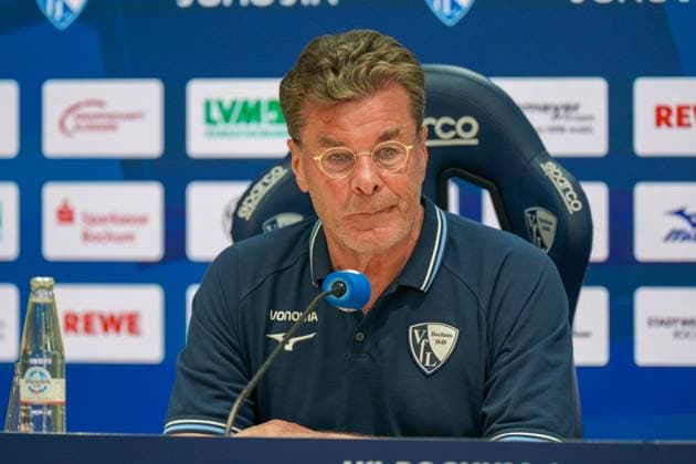 Deutschland, Fussball Bundesliga, 31. Spieltag - VfL Bochum vs. 1. FC Union Berlin - Vonovia-Ruhrstadion (Bochum): Trainer Dieter Hecking (VfL Bochum) Pressekonferenz, Medien *** Germany, Soccer Bundesliga, Matchday 31 VfL Bochum vs 1 FC Union Berlin Vonovia Ruhrstadion Bochum Coach Dieter Hecking VfL Bochum Press conference, Media Copyright: xJOERANxSTEINSIEKx