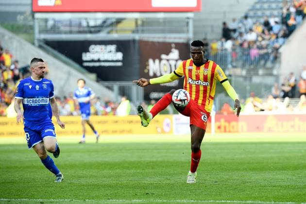 RC Lens v AJ Auxerre - Ligue 1 McDonalds 2024 2025 27 Juma BAH (rcl) - 10 Gaetan PERRIN (aja) during the Ligue 1 McDonalds match between Lens and Auxerre at Stade Bollaert-Delelis on April 27, 2025 in Lens, France. Lens France  Copyright: xFEPx 776313134