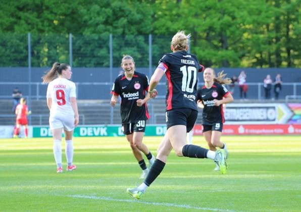 27.04.2025, xgrfx, Fussball Google Pixel Frauen-Bundesliga, 1.FC Köln - Eintracht Frankfurt v.l. Tor, Laura Freigang (Eintracht Frankfurt) (DFL DFB REGULATIONS PROHIBIT ANY USE OF PHOTOGRAPHS as IMAGE SEQUENCES and or QUASI-VIDEO) Köln