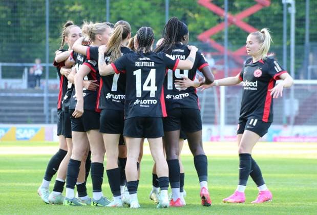 27.04.2025, xgrfx, Fussball Google Pixel Frauen-Bundesliga, 1.FC Köln - Eintracht Frankfurt v.l. Tor, Laura Freigang (Eintracht Frankfurt) (DFL DFB REGULATIONS PROHIBIT ANY USE OF PHOTOGRAPHS as IMAGE SEQUENCES and or QUASI-VIDEO) Köln