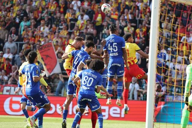 FOOTBALL : RC Lens vs AJ Auxerre - Ligue 1 - 27 04 2025 Action de Lens lors du match RC Lens vs AJ Auxerre, Ligue 1, stade Bollaert-Delelis, le 27 avril 2025 - photo Laurent Sanson PsnewZ  Copyright: xLaurentxSANSONx xPsnewZx