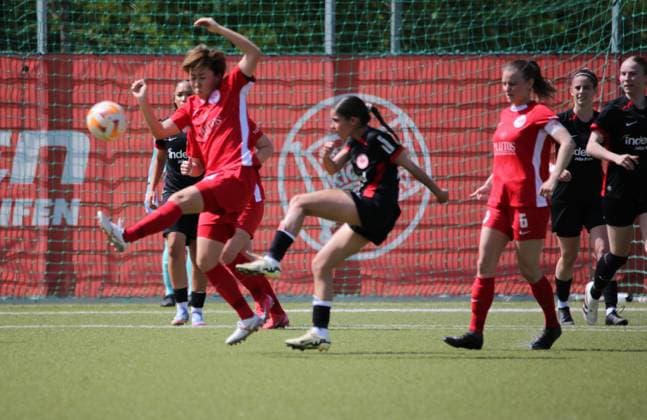 27.04.2025 xmgoodx Offenbach Fussball Regionalliga Süd Saison 2024 2025 Frauen Kickers Offenbach gegen Eintracht Frankfurt U19 Sari Kobayashi (19, OFC Frauen)