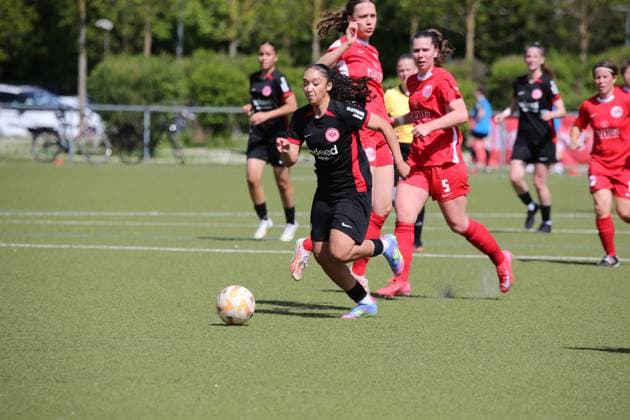 27.04.2025 xmgoodx Offenbach Fussball Regionalliga Süd Saison 2024 2025 Frauen Kickers Offenbach gegen Eintracht Frankfurt U19 Amira Kallouch (SGE U19)