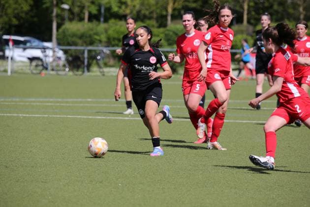 27.04.2025 xmgoodx Offenbach Fussball Regionalliga Süd Saison 2024 2025 Frauen Kickers Offenbach gegen Eintracht Frankfurt U19 Amira Kallouch (SGE U19)