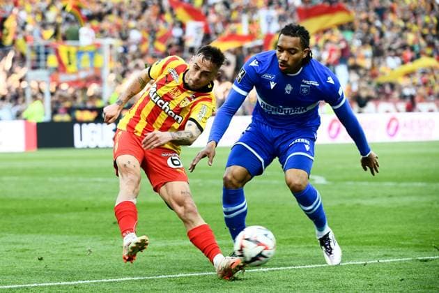 RC Lens v AJ Auxerre - Ligue 1 McDonalds 2024 2025 09 Theo BAIR (aja) - 02 Ruben AGUILAR (rcl) during the Ligue 1 McDonalds match between Lens and Auxerre at Stade Bollaert-Delelis on April 27, 2025 in Lens, France. Lens France  Copyright: xFEPx 776313134