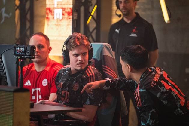 VBL Grand Final by WOW, 27.04.2025 Koray Kücükgünar (KKORAY_ , FC Bayern München) und Furkan Kayacik (FurkyPlayz , FC Bayern München) ;VBL Grand Final by WOW, 27.04.2025,Köln,Deutschland