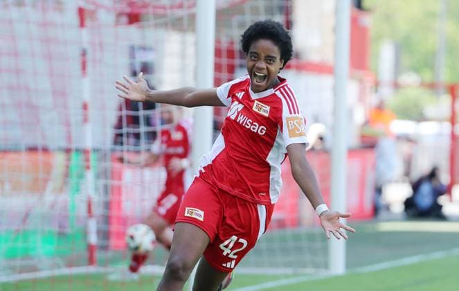 Naika Reissner jubelt nach 2:0 Freude Emotion Jubel Fußball Fussball 2. Bundesliga Damen Frauen Saison 2024 2025 27.04.2025 1.FC Union Berlin vs. Borussia Mönchengladbach BMG DFL regulations prohibit any use of photographs as image sequences and or quasi-video