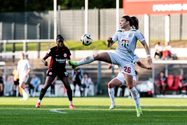Google Pixel Frauen-Bundesliga, 1. FC Köln - Eintracht Frankfurt; 27.04.2025 Martyna Wiankowska (1. FC Köln, 26) geht nach dem Ball Google Pixel Frauen-Bundesliga, 1. FC Köln - Eintracht Frankfurt, Köln, Franz-Kremer-Stadion am 27.04.2025 DFB REGULATIONS PROHIBIT ANY USE OF PHOTOGRAPHS AS IMAGE SEQUENCES AND OR QUASI-VIDEO. Copyright: xBEAUTIFULxSPORTS Wunderlx