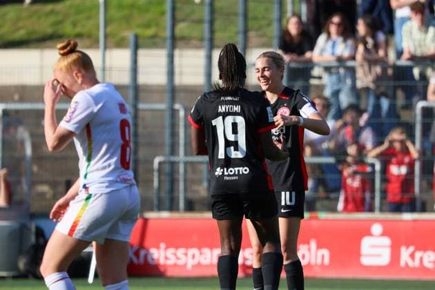 Köln, Deutschland 27. April 2025: 1. BL - Frauen - 2024 2025 - 1. FC Köln vs. Eintracht Frankfurt Im Bild: v.li. die Zweite Torschützin Nicole Anyomi (Eintracht Frankfurt) macht das Tor zum 2:0 für Eintracht Frankfurt und jubelt mit Laura Freigang (Eintracht Frankfurt) DFB regulations prohibit any use of photographs as image sequences and or quasi-video Rhein-Energie-Stadion Nordrhein Westfalen Copyright: xFotostandx xFantinix