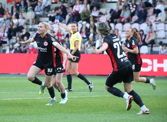 27.04.2025, xgrfx, Fussball Google Pixel Frauen-Bundesliga, 1.FC Köln - Eintracht Frankfurt v.l. Tor, Laura Freigang (Eintracht Frankfurt) (DFL DFB REGULATIONS PROHIBIT ANY USE OF PHOTOGRAPHS as IMAGE SEQUENCES and or QUASI-VIDEO) Köln