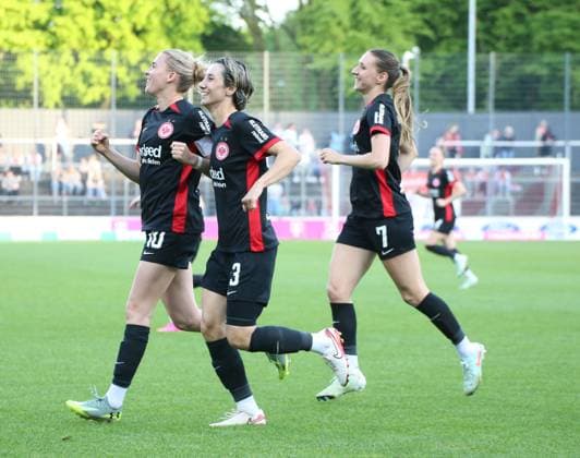 27.04.2025, xgrfx, Fussball Google Pixel Frauen-Bundesliga, 1.FC Köln - Eintracht Frankfurt v.l. Tor, Laura Freigang (Eintracht Frankfurt) (DFL DFB REGULATIONS PROHIBIT ANY USE OF PHOTOGRAPHS as IMAGE SEQUENCES and or QUASI-VIDEO) Köln