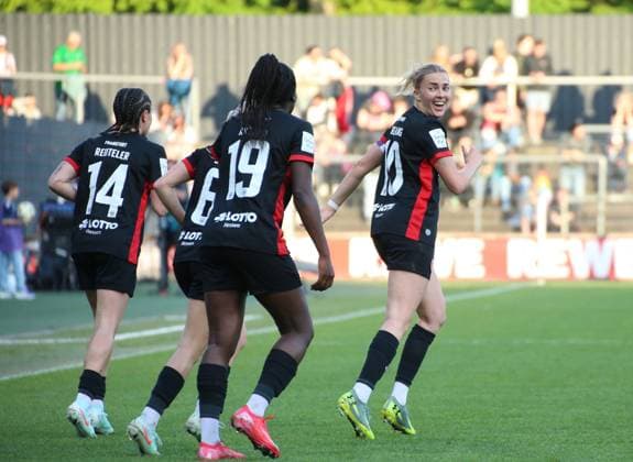 27.04.2025, xgrfx, Fussball Google Pixel Frauen-Bundesliga, 1.FC Köln - Eintracht Frankfurt v.l. Tor, Laura Freigang (Eintracht Frankfurt) (DFL DFB REGULATIONS PROHIBIT ANY USE OF PHOTOGRAPHS as IMAGE SEQUENCES and or QUASI-VIDEO) Köln