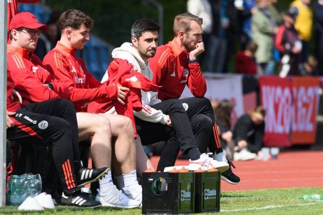 Aschheim, Germany, April 27th, 2025: Head coach Jerome Reisacher (FC Bayern Munich II) and Francisco De Sa Fardilha (Technical director FC Bayern Munich) during the 2. Frauen-Bundesliga match between FC Bayern Munich II and SG 99 Andernach at Sportpark Aschheim, Germany. (Sven Beyrich SPP) Copyright: xSvenxBeyrich SPPx spp-en-SvBe-20250427-D4S_0094