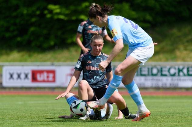 Aschheim, Germany, April 27th, 2025: Celina Senftl (11 FC Bayern Munich II) and Magdalena Schumacher (23 SG 99 Andernach) in the box during the 2. Frauen-Bundesliga match between FC Bayern Munich II and SG 99 Andernach at Sportpark Aschheim, Germany. (Sven Beyrich SPP) Copyright: xSvenxBeyrich SPPx spp-en-SvBe-20250427-D4S_0113