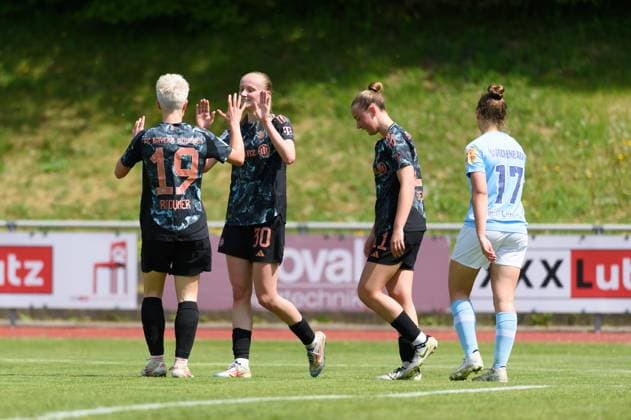 Aschheim, Germany, April 27th, 2025: Playes of FC Bayern Munich II celebrating during the 2. Frauen-Bundesliga match between FC Bayern Munich II and SG 99 Andernach at Sportpark Aschheim, Germany. (Sven Beyrich SPP) Copyright: xSvenxBeyrich SPPx spp-en-SvBe-20250427-D4S_0137